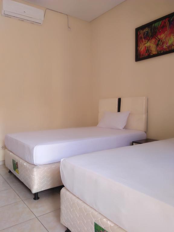 Deka Homestay Mataram Exterior photo